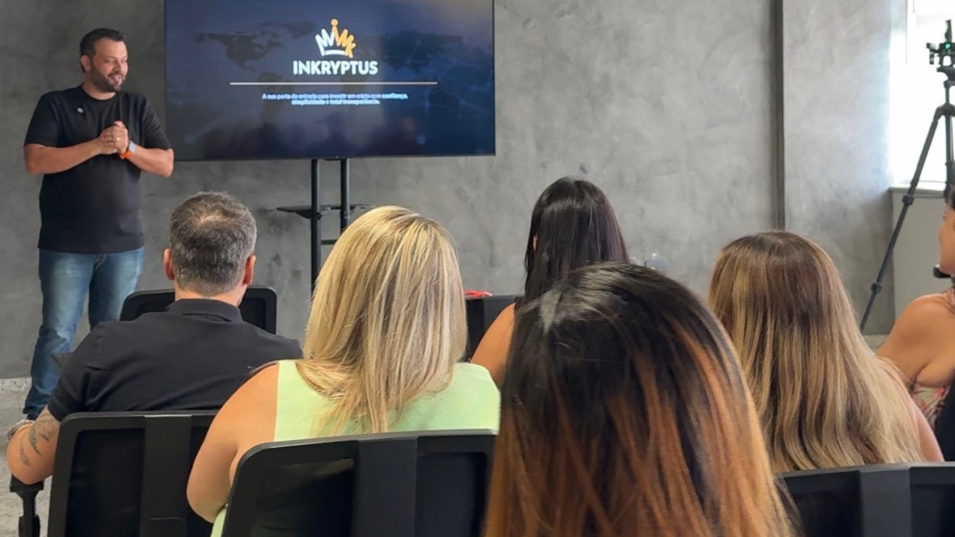 Ulisses realizando a abertura da apresentação para os convidados.